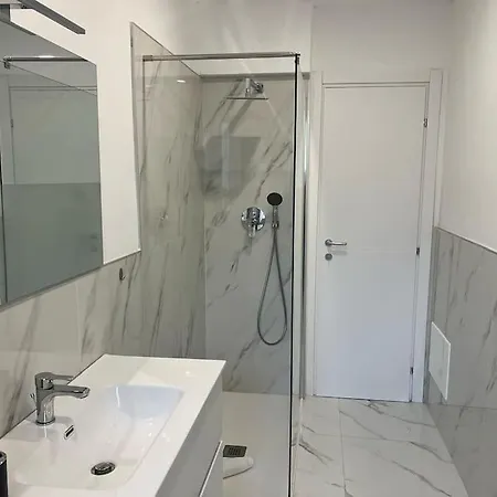 10 Min Dal Mare, Elegante * Рапалло
